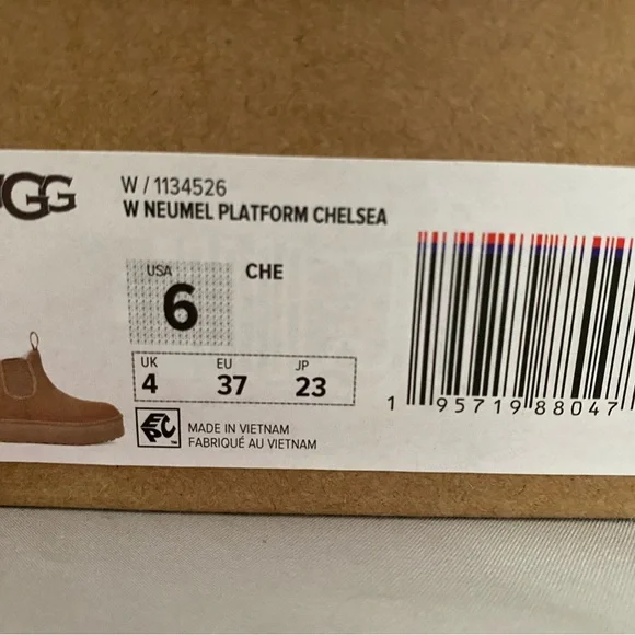Ugg Neumel Logo Platform Chelsea booties in a size 6. Guaranteed authentic! - Picture 6 of 15